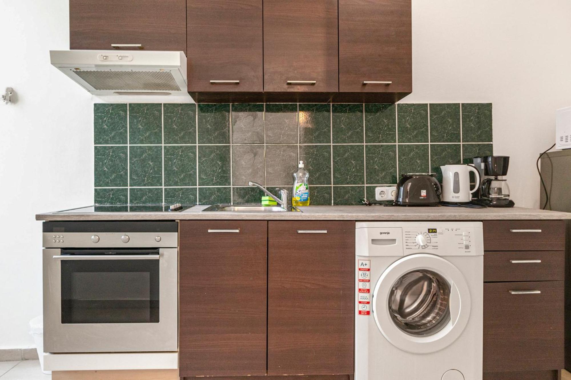 Modern 1br Tv & Wifi, Well Connected * Wenen