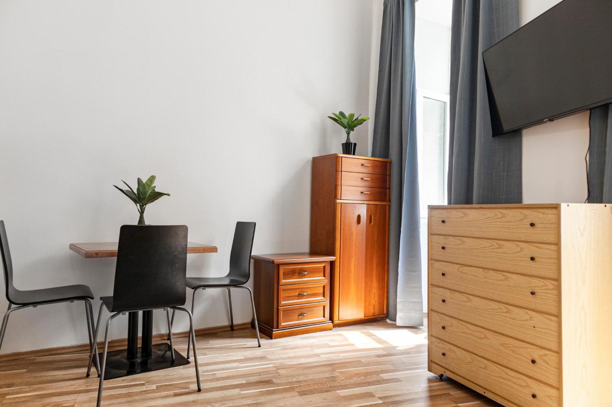 Modern 1br Tv & Wifi, Well Connected Appartement *